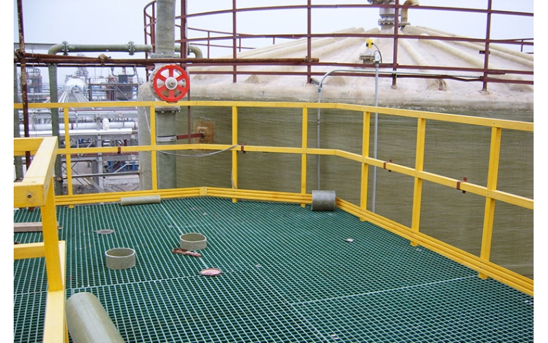 化工廠圍欄及過道